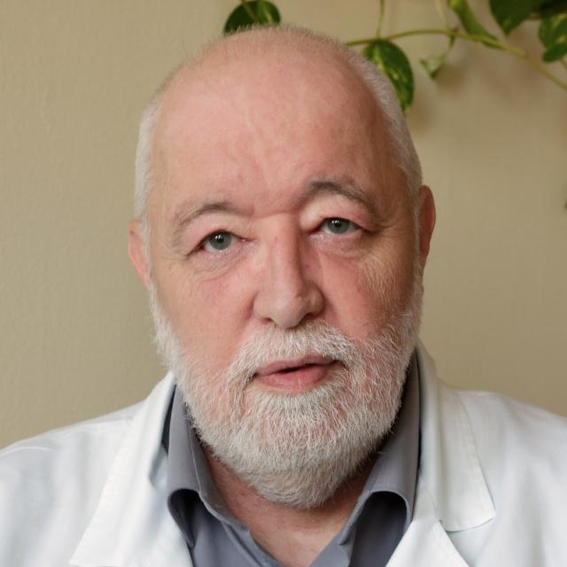 Dr. Csákányi László