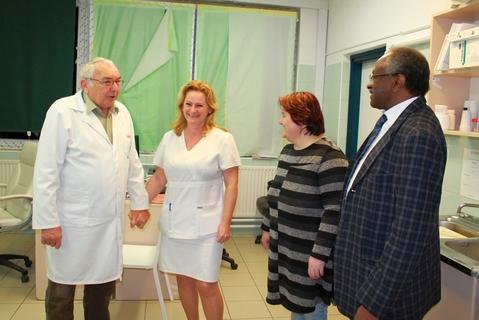 Tapasztalt traumatológust és asszisztenseket díjaztak